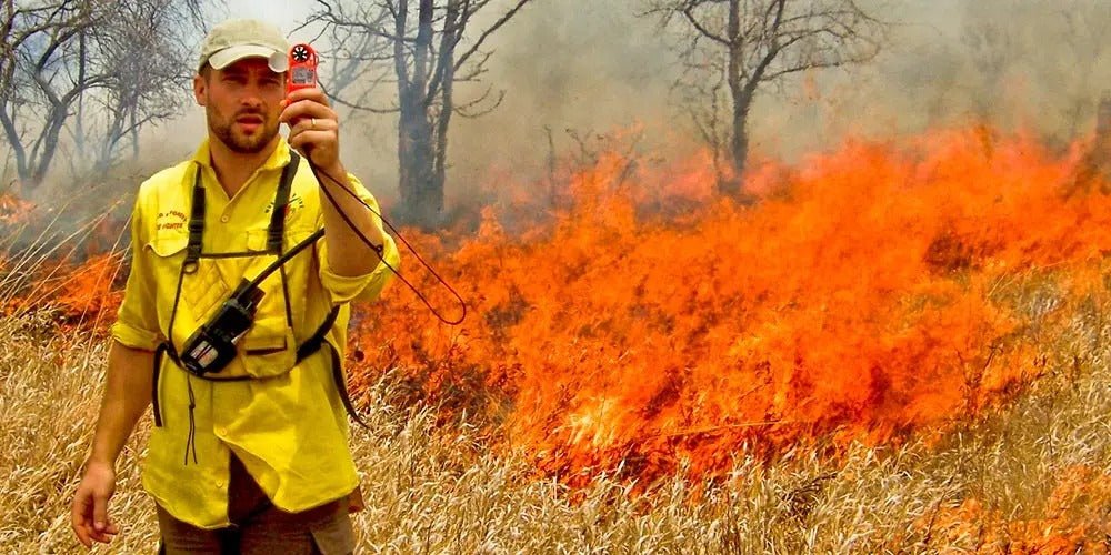 Kestrel 5400FW Fire Weather Meter Pro WBGT Meter with Compass &amp; Vane Mount + LiNK Wireless Communication - NK-0854FWLVCORA